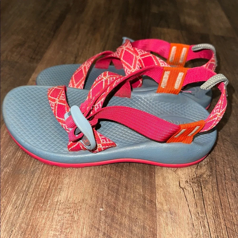 Girls Chaco Sandals size 2 Blue & Pink‎ EUC